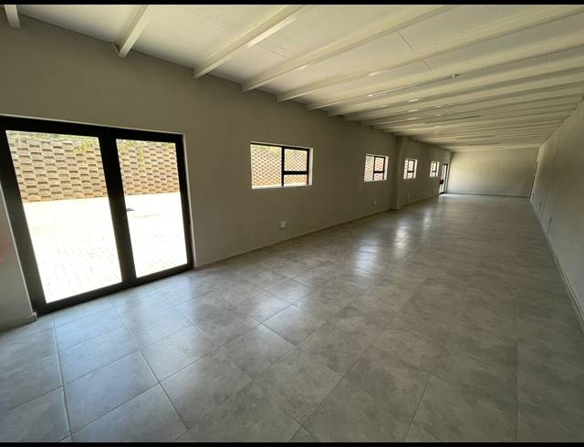1,214M² WAREHOUSE TO LET IN COSMO BUSINESS PARK